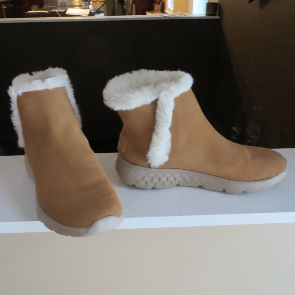 Skechers Women's Sz 8  On the Go 400 Blaze Winter Boots